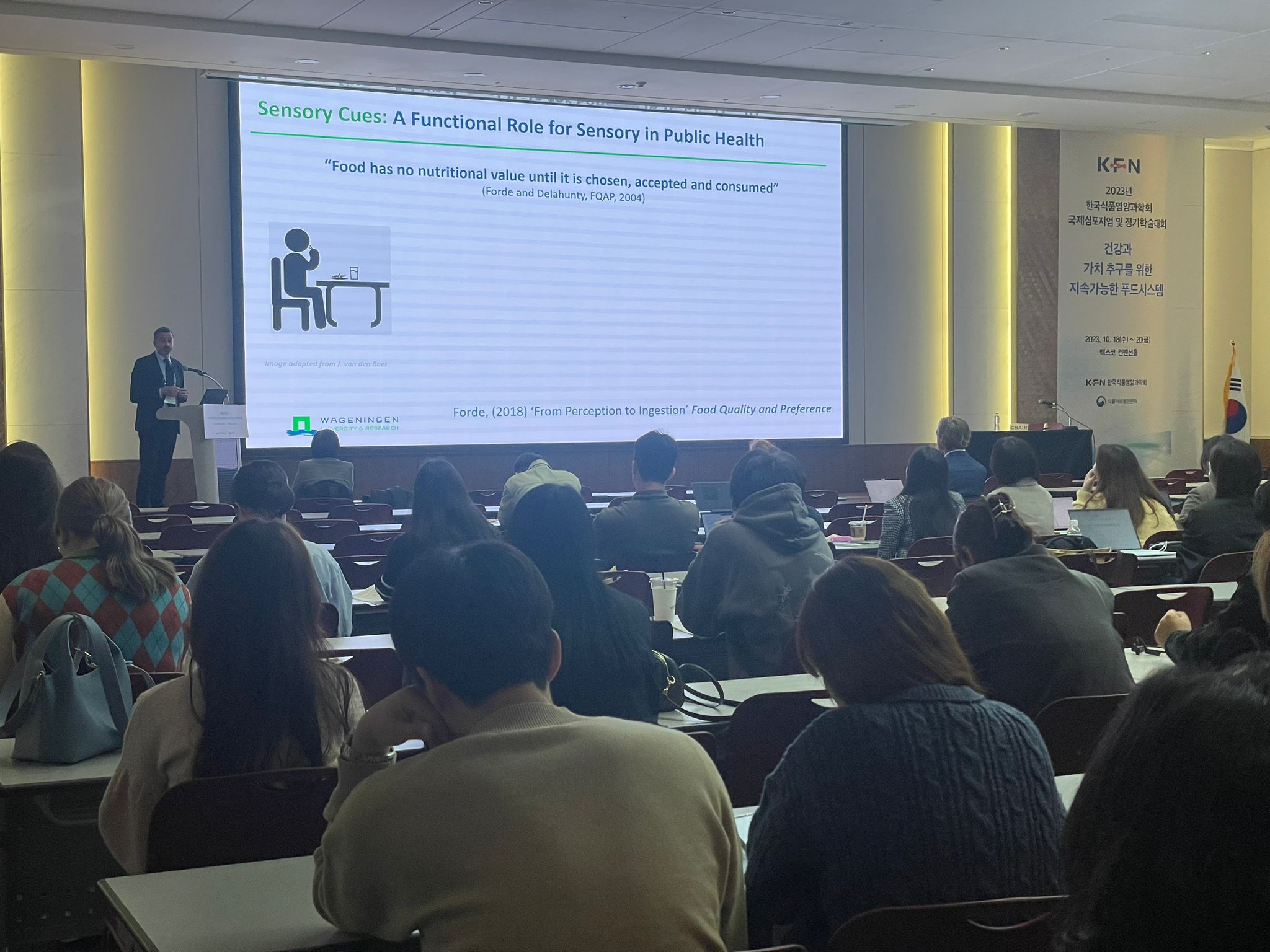 Prof. Ciarán Forde Visited South Korea For Several Presentations. - WUR